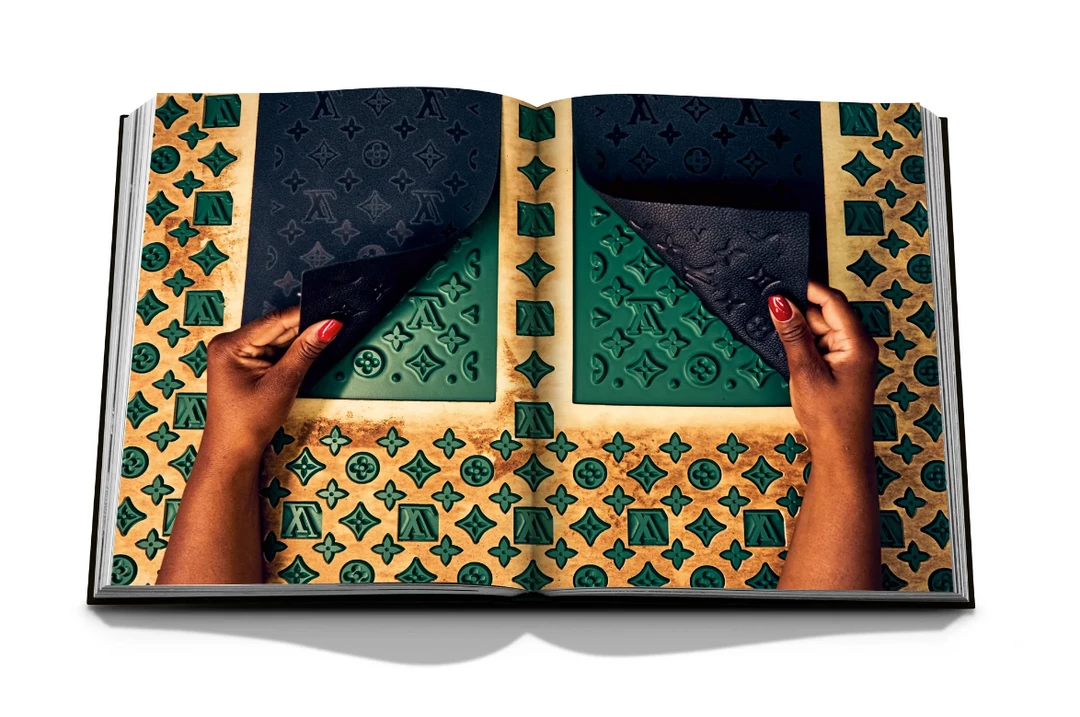 Assouline Book "Louis Vuitton Manufactures" Gifts By Occasion 5 Assouline Book "Louis Vuitton Manufactures" Gifts By Occasion