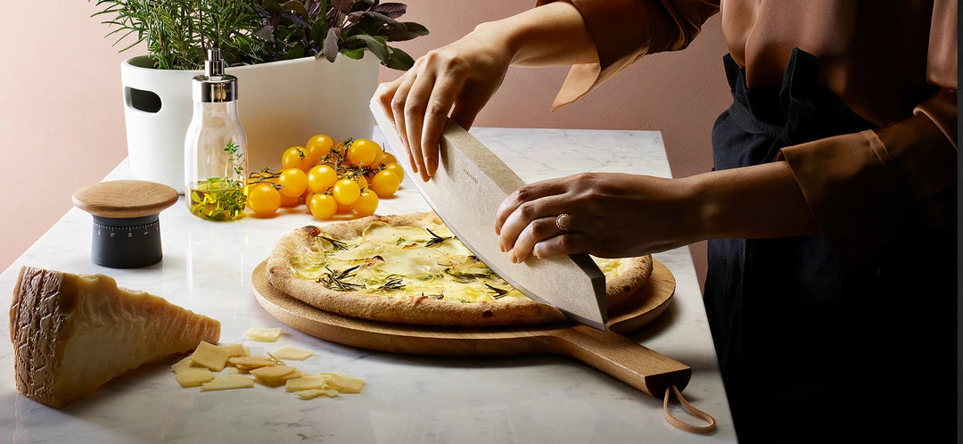 Eva Solo CUTTING BOARD ROUND WOOD WITH HANDLE Host/Hostess 3 Eva Solo CUTTING BOARD ROUND WOOD WITH HANDLE Host/Hostess