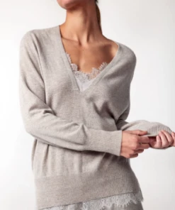 Brochu Walker Pullover Women's Lace Vee Looker Gifts By Recipient