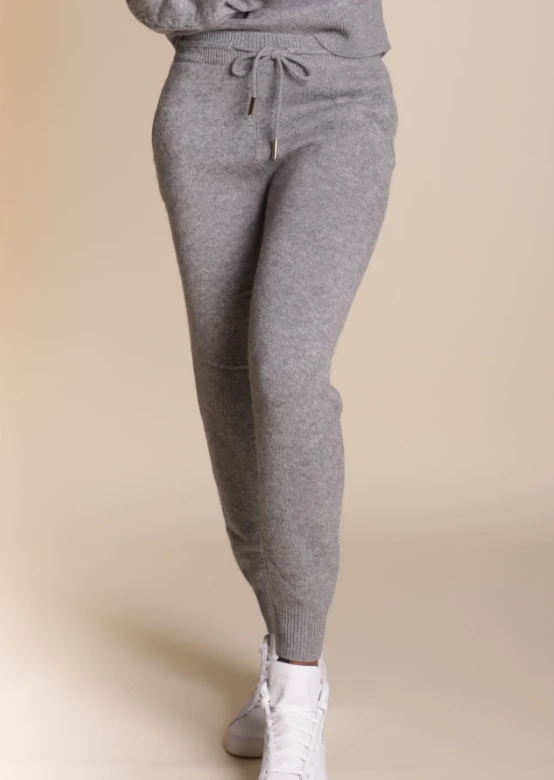 Needle&Pine Cashmere Jogger Pants (Available In 3 Colors) 7 Needle&Pine Cashmere Jogger Pants (Available In 3 Colors)